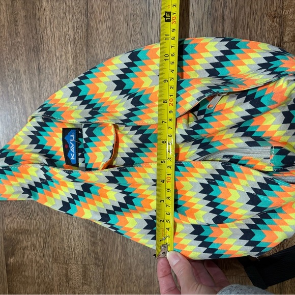 KAVU bag. Backpack Crossbody Purse Sling. Chevron pattern. Outdoor activities. - Picture 7 of 8